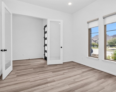 18402 Circle Bar Ranch Court - Photo Thumbnail 5