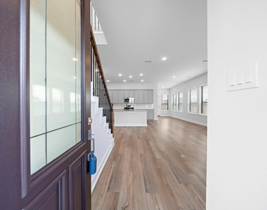 1502 Noble Park Drive - Photo Thumbnail 2