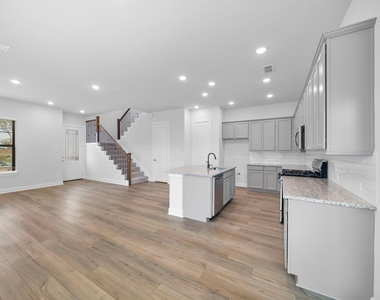 1502 Noble Park Drive - Photo Thumbnail 6