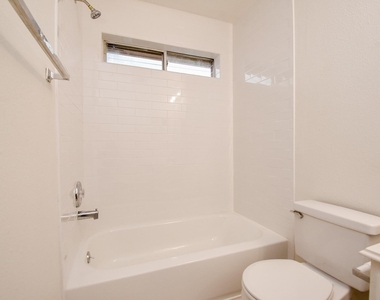 13111 Ivyhurst Lane - Photo Thumbnail 11
