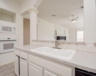 13111 Ivyhurst Lane - Photo Thumbnail 16