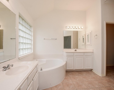 13111 Ivyhurst Lane - Photo Thumbnail 19