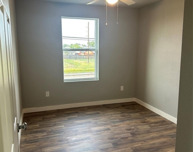 6504 Canal Street - Photo Thumbnail 7