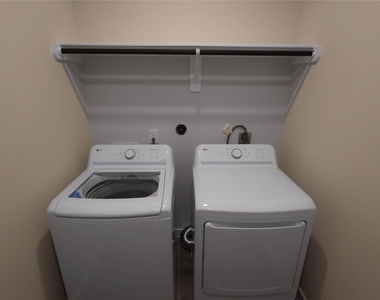 7855 Bergamot Circle - Photo Thumbnail 11