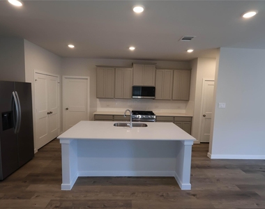 7855 Bergamot Circle - Photo Thumbnail 4