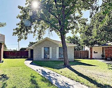 305 Meadow Court - Photo Thumbnail 1