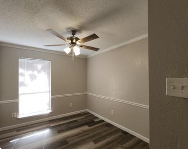 305 Meadow Court - Photo Thumbnail 9