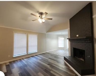 305 Meadow Court - Photo Thumbnail 3