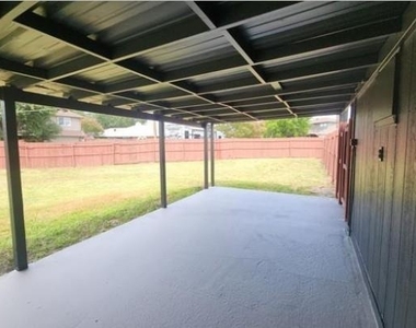 305 Meadow Court - Photo Thumbnail 18