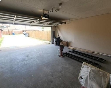 305 Meadow Court - Photo Thumbnail 16