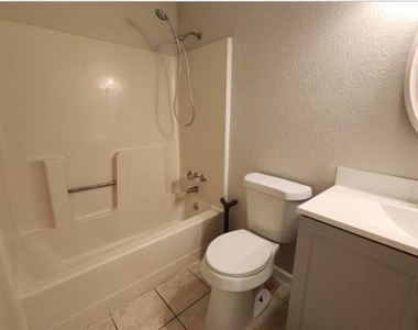 305 Meadow Court - Photo Thumbnail 12