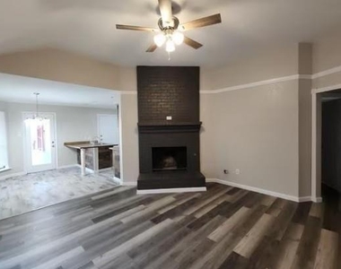 305 Meadow Court - Photo Thumbnail 2