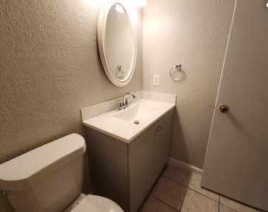 305 Meadow Court - Photo Thumbnail 13