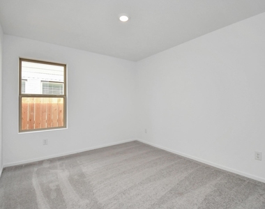 1627 Windrose Bend - Photo Thumbnail 19