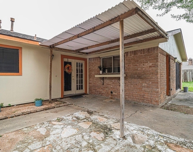 819 Seamaster Drive - Photo Thumbnail 12
