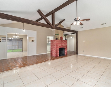 819 Seamaster Drive - Photo Thumbnail 3