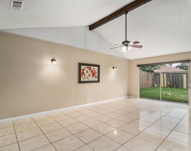 819 Seamaster Drive - Photo Thumbnail 4
