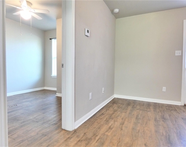 507 Houston Street - Photo Thumbnail 7