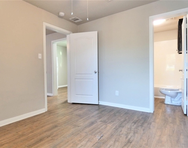 507 Houston Street - Photo Thumbnail 9