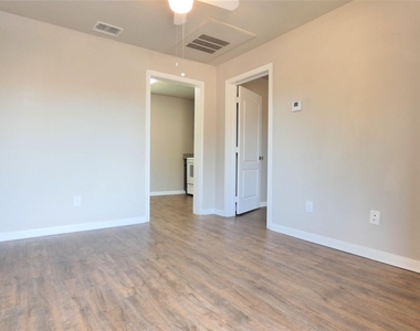 507 Houston Street - Photo Thumbnail 3