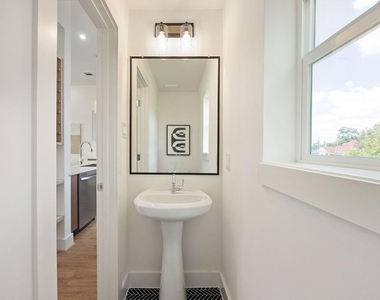 1713 Mary Street - Photo Thumbnail 17