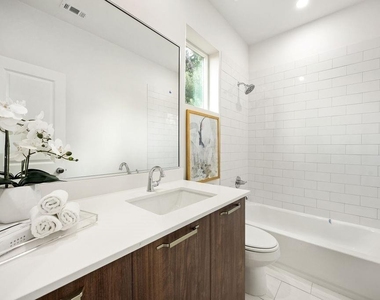1713 Mary Street - Photo Thumbnail 9