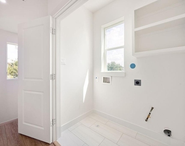 1713 Mary Street - Photo Thumbnail 18