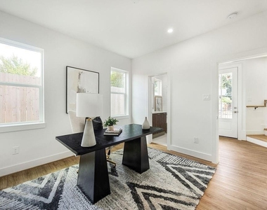 1713 Mary Street - Photo Thumbnail 8