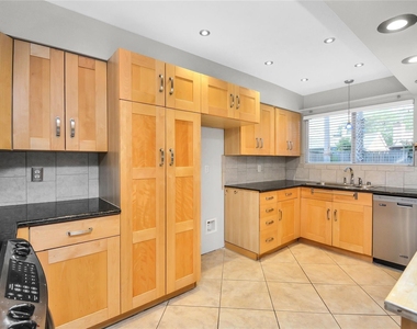 22218 Deville Drive - Photo Thumbnail 5