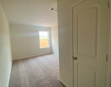 2107 Mule Ridge Drive - Photo Thumbnail 15