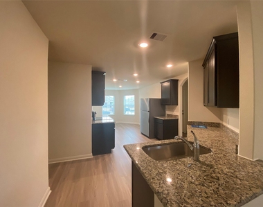 2107 Mule Ridge Drive - Photo Thumbnail 2