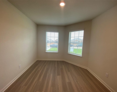 2107 Mule Ridge Drive - Photo Thumbnail 6
