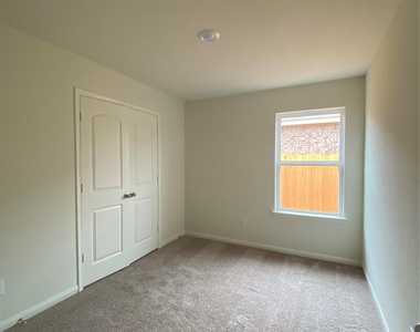 2107 Mule Ridge Drive - Photo Thumbnail 14