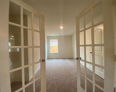 2107 Mule Ridge Drive - Photo Thumbnail 12