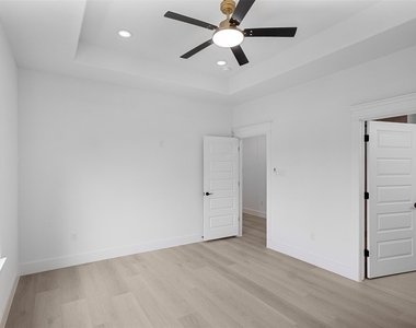 4103 E Toliver Street - Photo Thumbnail 18