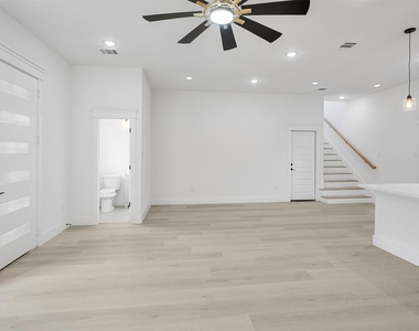 4103 E Toliver Street - Photo Thumbnail 6
