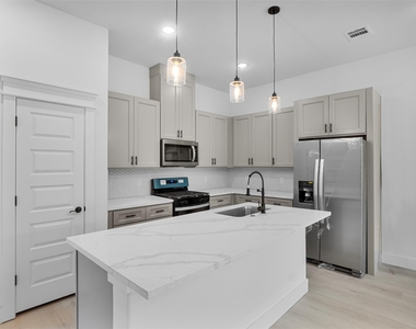 4103 E Toliver Street - Photo Thumbnail 5