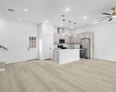 4103 E Toliver Street - Photo Thumbnail 4