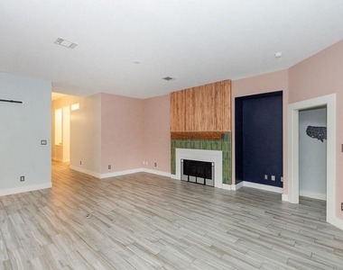 2306 Coleridge Court - Photo Thumbnail 8
