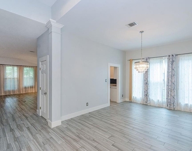2306 Coleridge Court - Photo Thumbnail 7