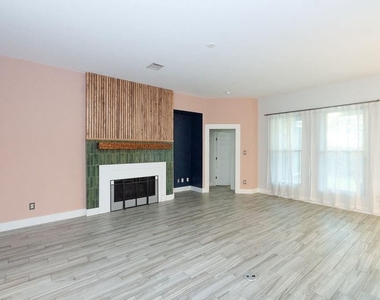 2306 Coleridge Court - Photo Thumbnail 9