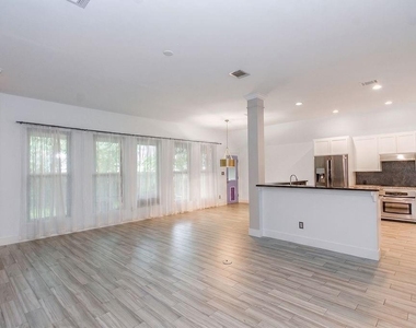 2306 Coleridge Court - Photo Thumbnail 17