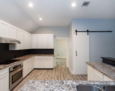 2306 Coleridge Court - Photo Thumbnail 14