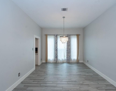 2306 Coleridge Court - Photo Thumbnail 6