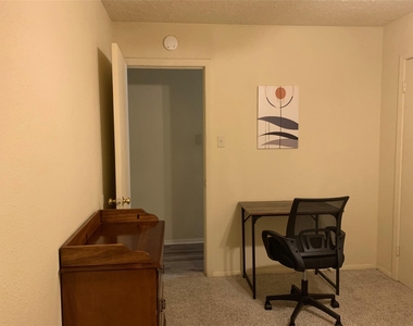 9607 Eday Drive - Photo Thumbnail 6