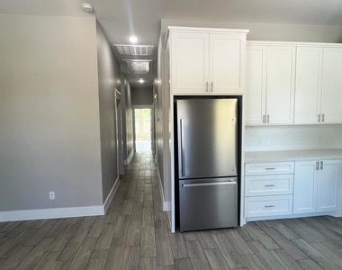 208 Indiana Street - Photo Thumbnail 8