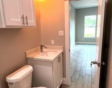 208 Indiana Street - Photo Thumbnail 15