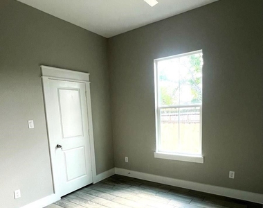 208 Indiana Street - Photo Thumbnail 14