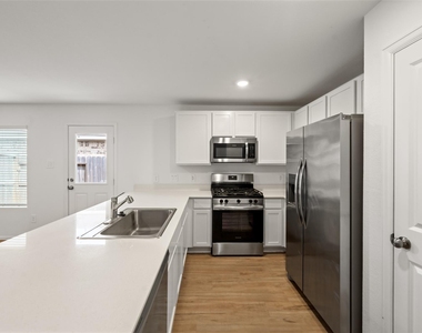 557 Brook Terrance Lane - Photo Thumbnail 10