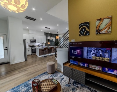 6903 Saint Augustine Street - Photo Thumbnail 3